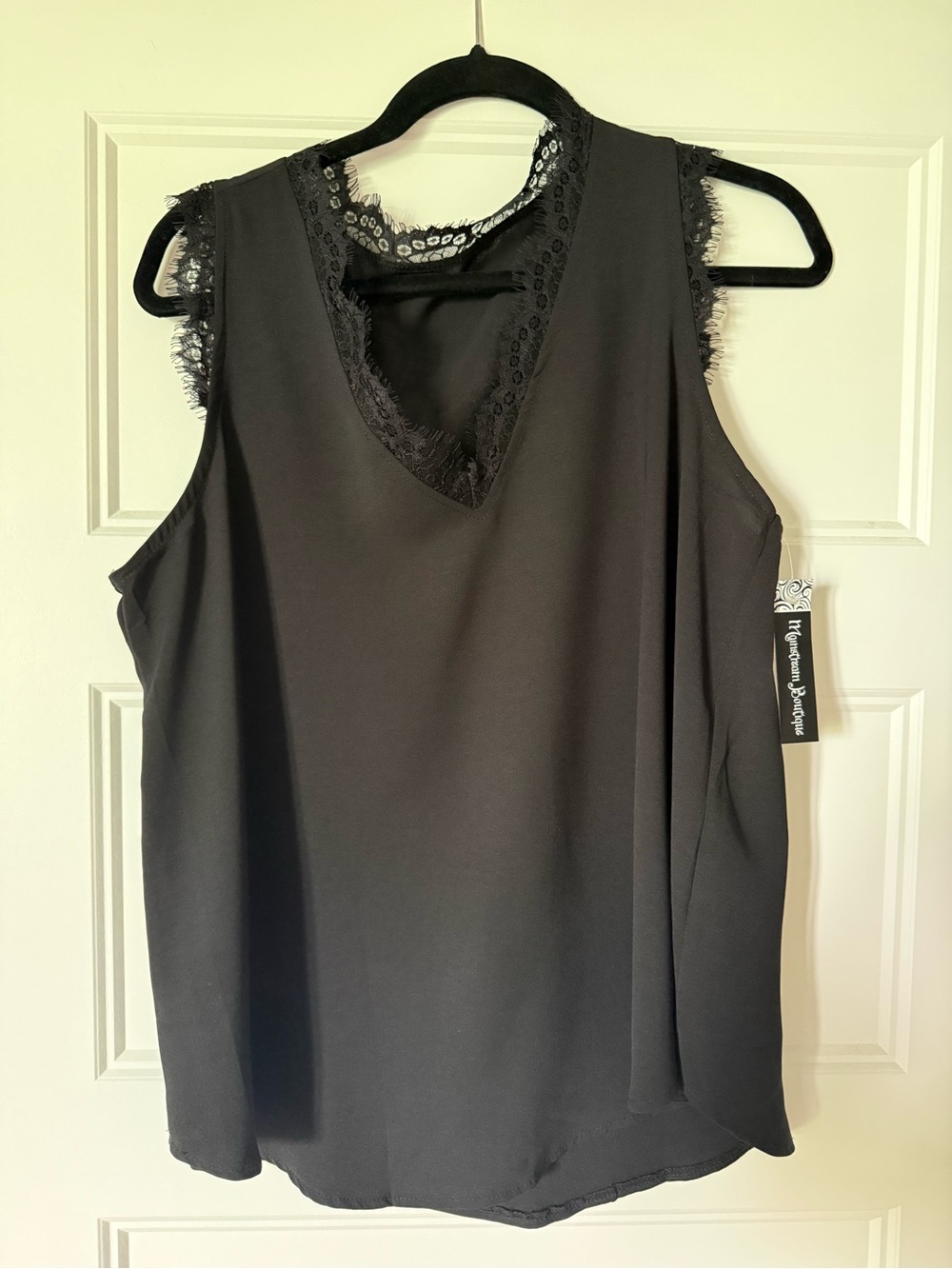Trendy boutique Black Lace-Trim V-Neck Sleeveless Tank